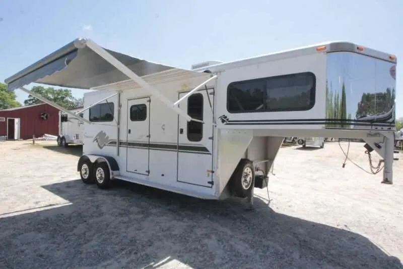 1999 Sundowner Weekender gooseneck horse trailer