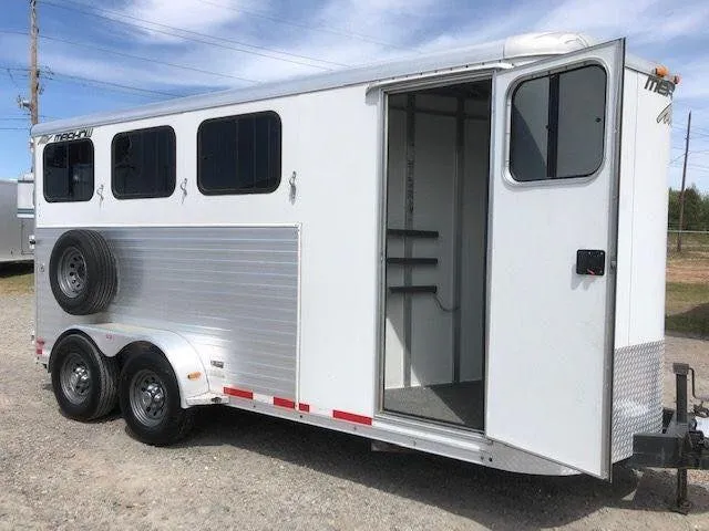 2010 Merhow 3 horse slant load bumper pull trailer