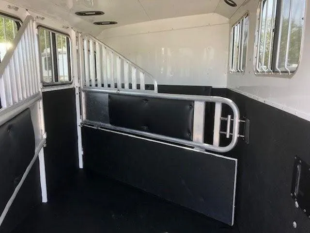 Merhow three horse trailer interior