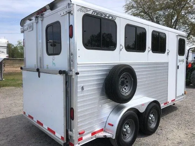 Merhow horse trailer collapsible rear tack